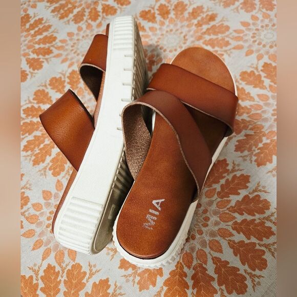 MIA Brown and White Sandals with Wide Strap - Picture 4 of 9